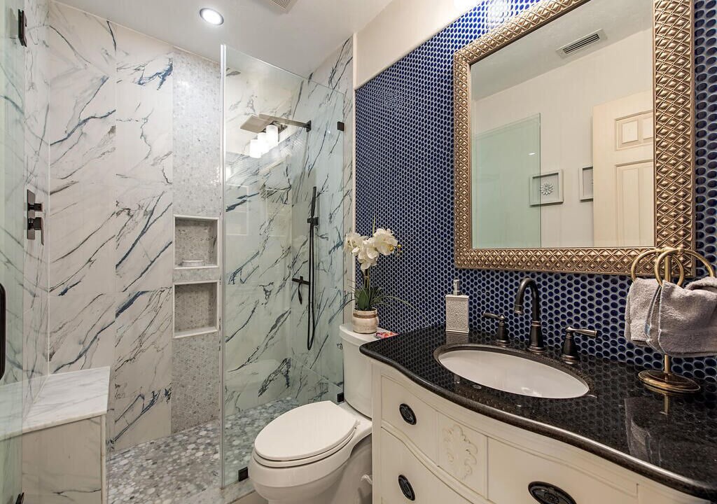 Photo of Bathroom in Park Shore