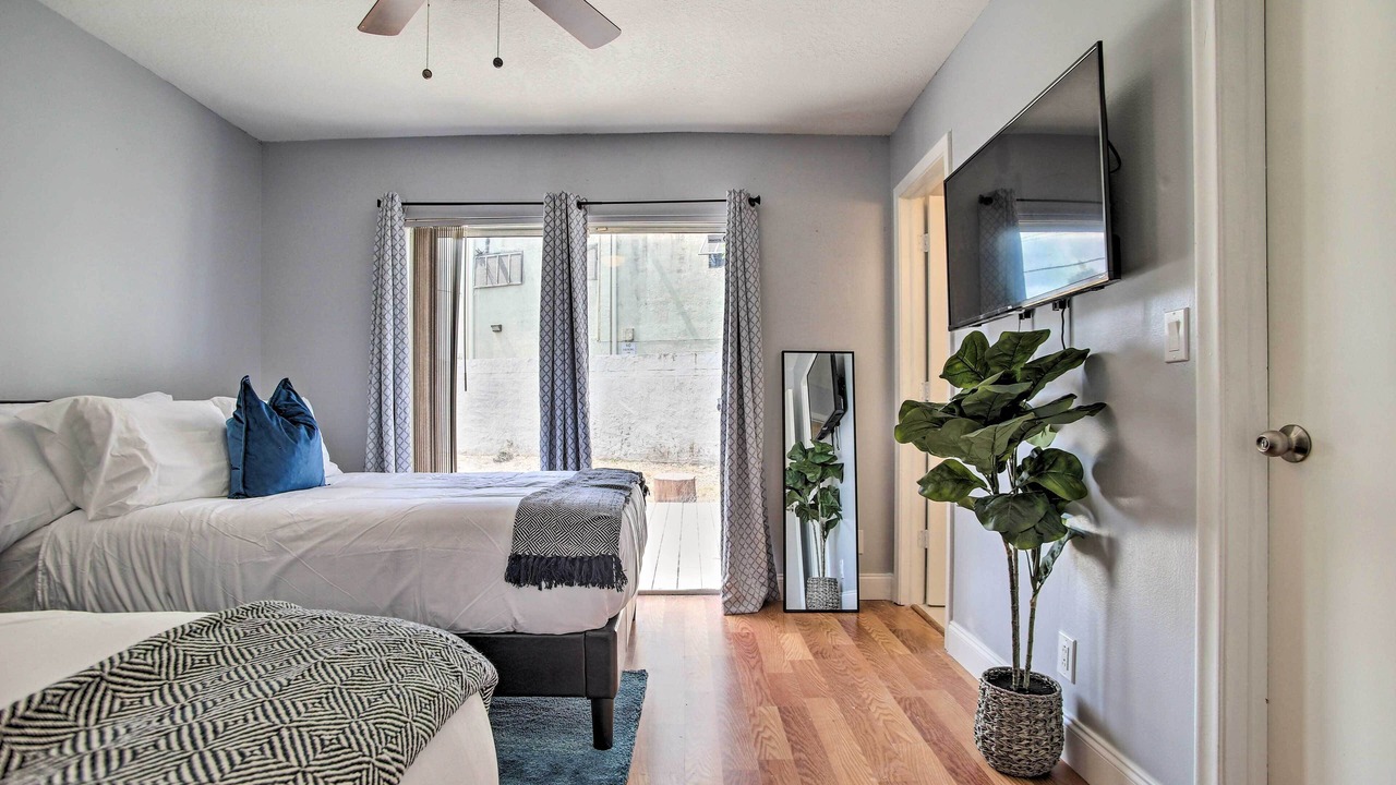 Photo of Bedroom in Lauderhill