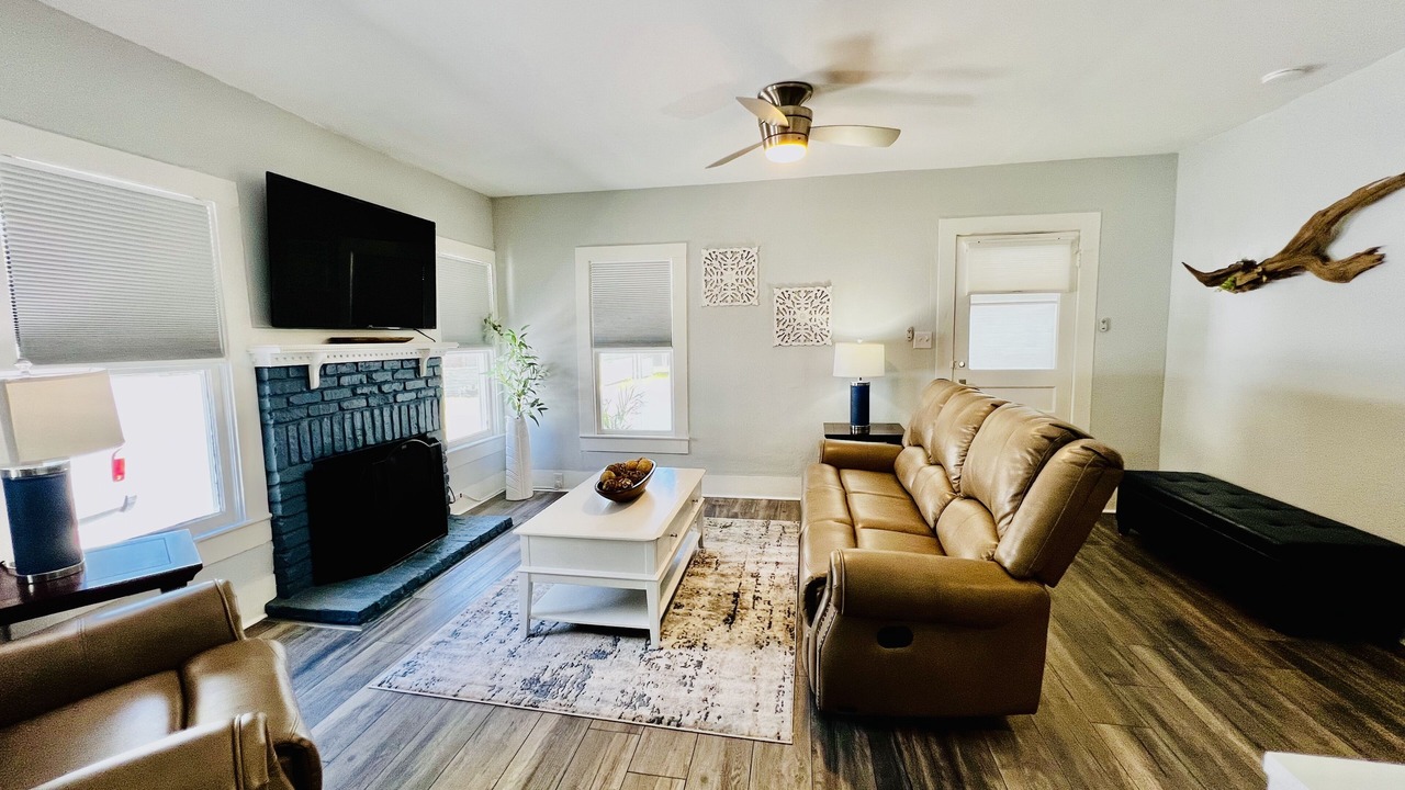 Photo of Livingroom in Historic District