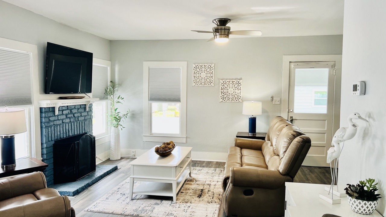 Photo of Livingroom in Historic District