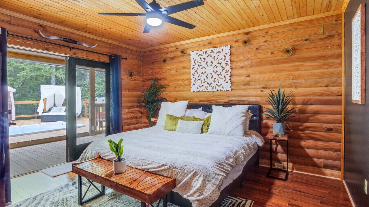 Photo of Bedroom in White Oak