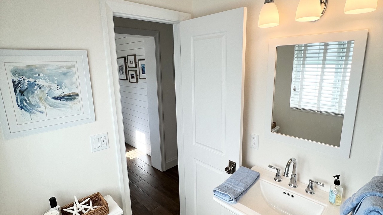 Photo of Bathroom in Poinsettia Heights