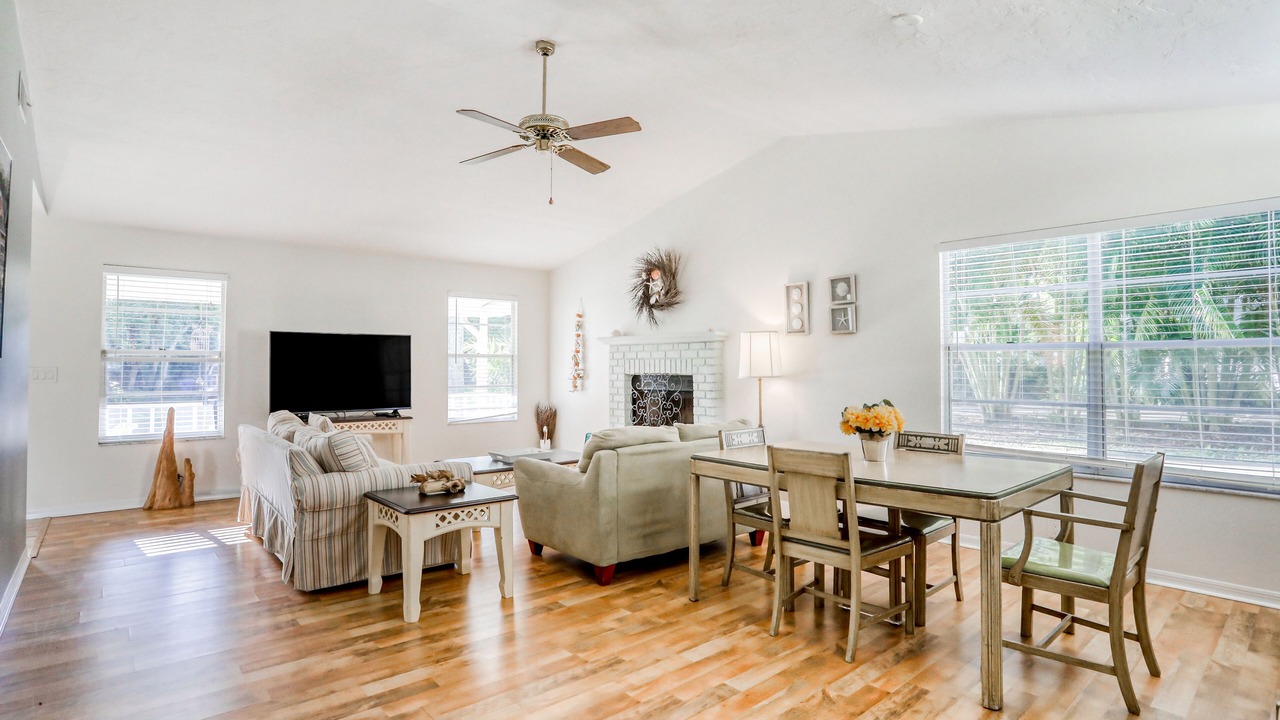 Photo of Livingroom in River District