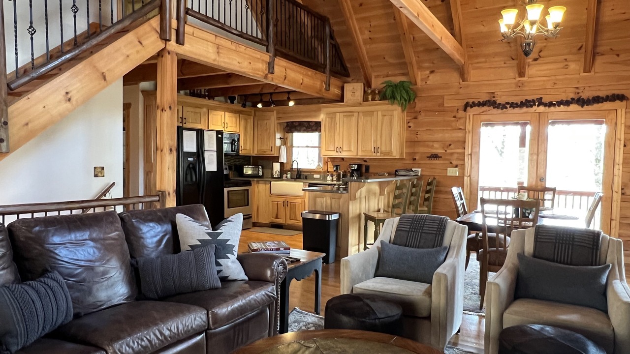 Photo of Livingroom in Dahlonega