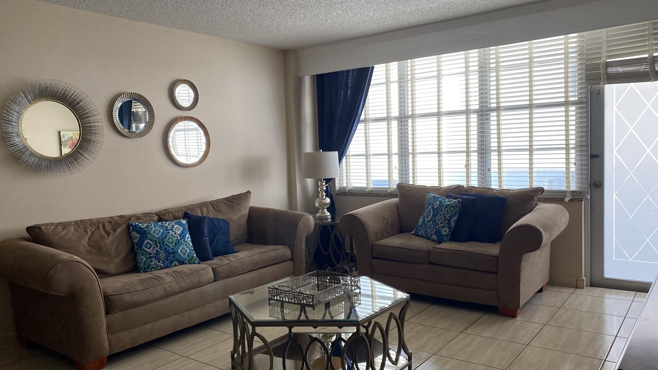 Photo of Livingroom in Hallandale Beach