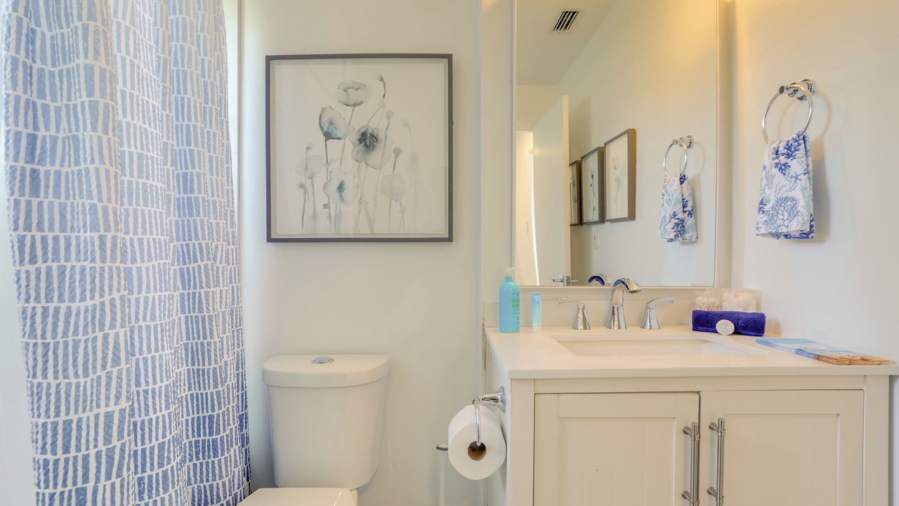 Photo of Bathroom in Bay Colony