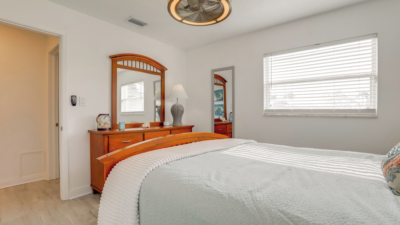 Photo of Bedroom in Bay Colony
