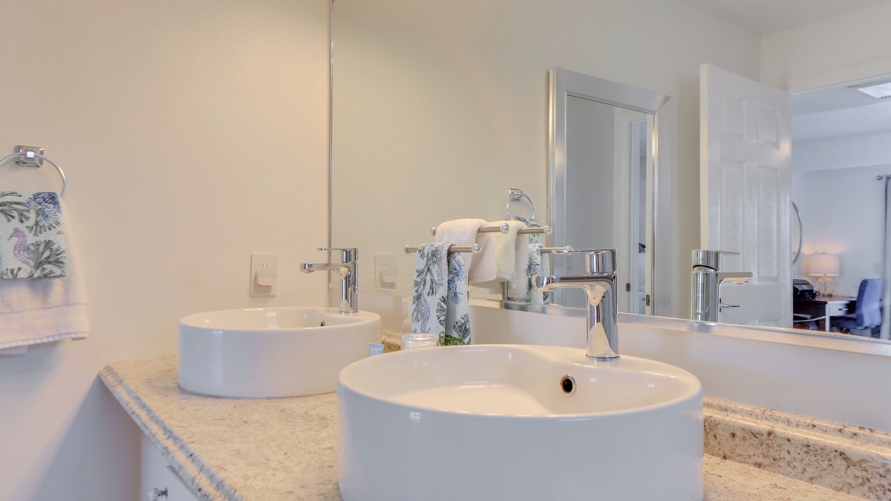 Photo of Bathroom in Bay Colony