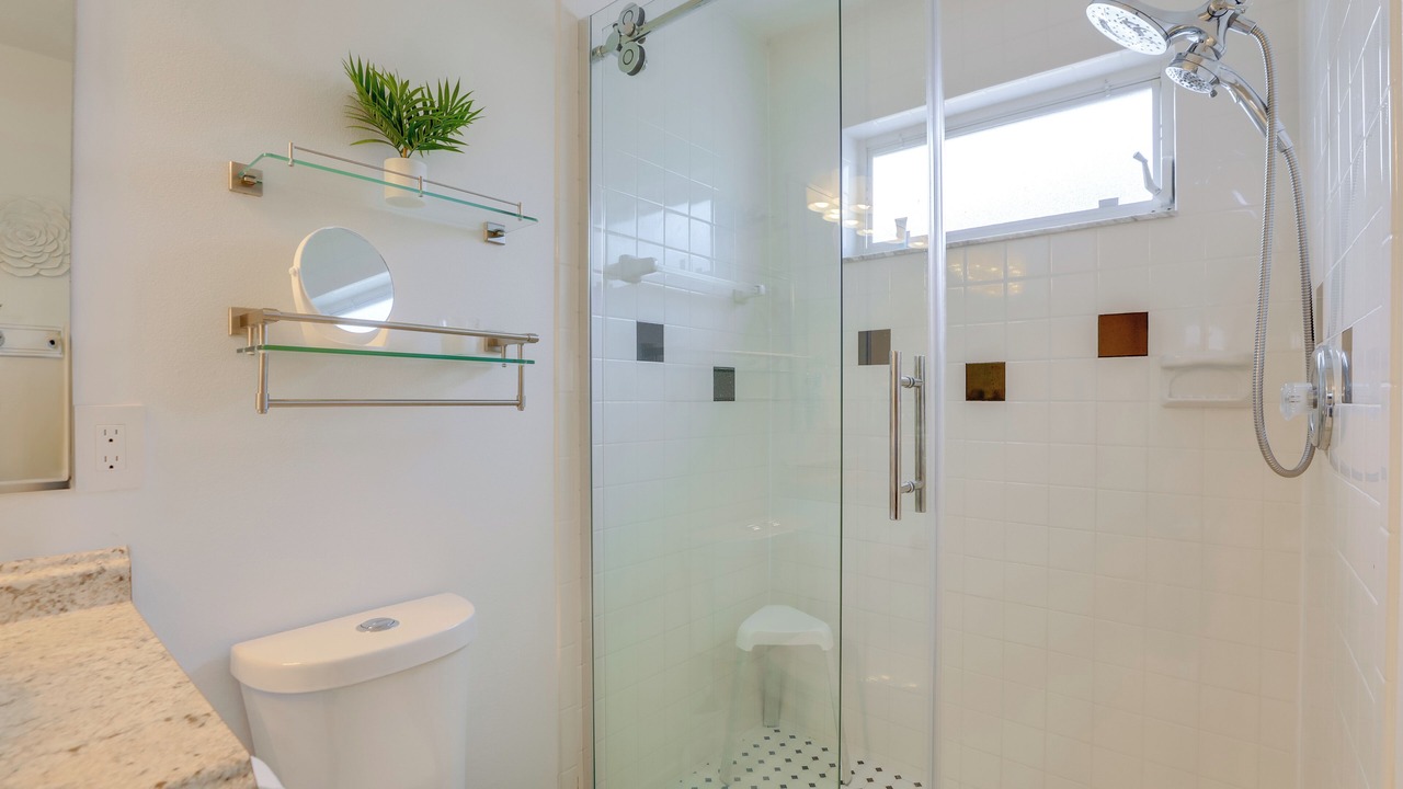 Photo of Bathroom in Bay Colony