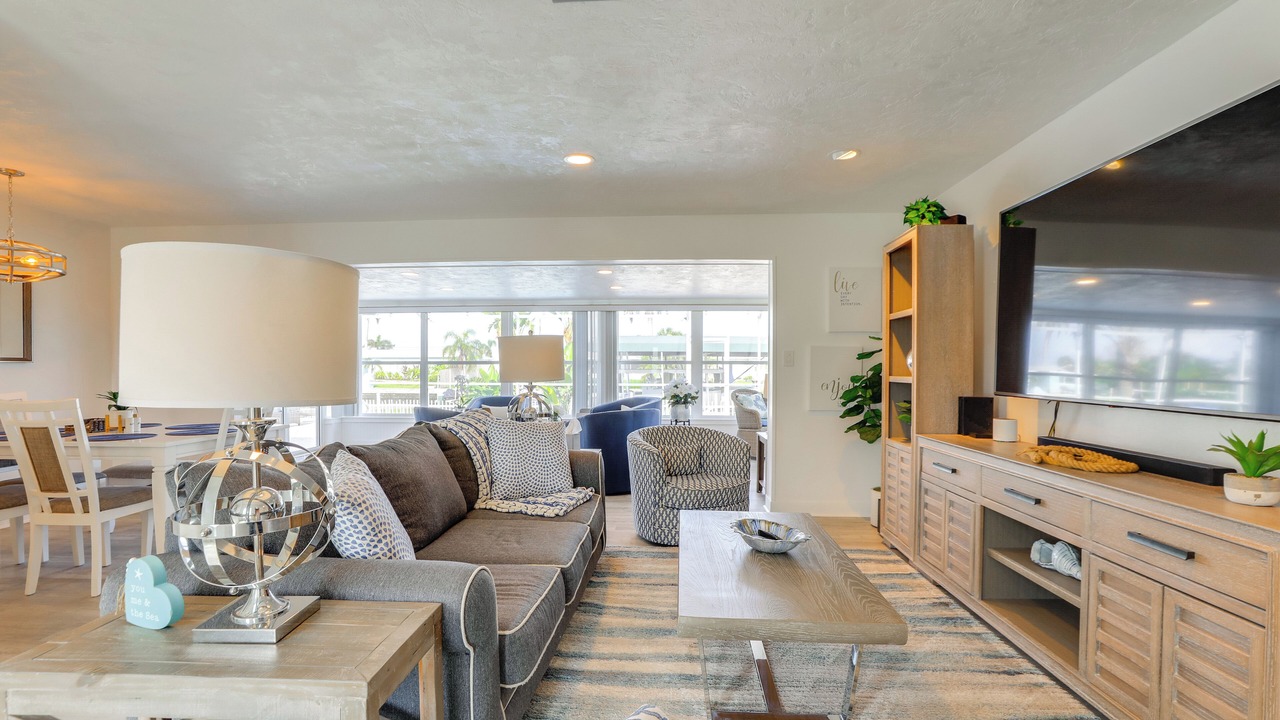 Photo of Livingroom in Bay Colony
