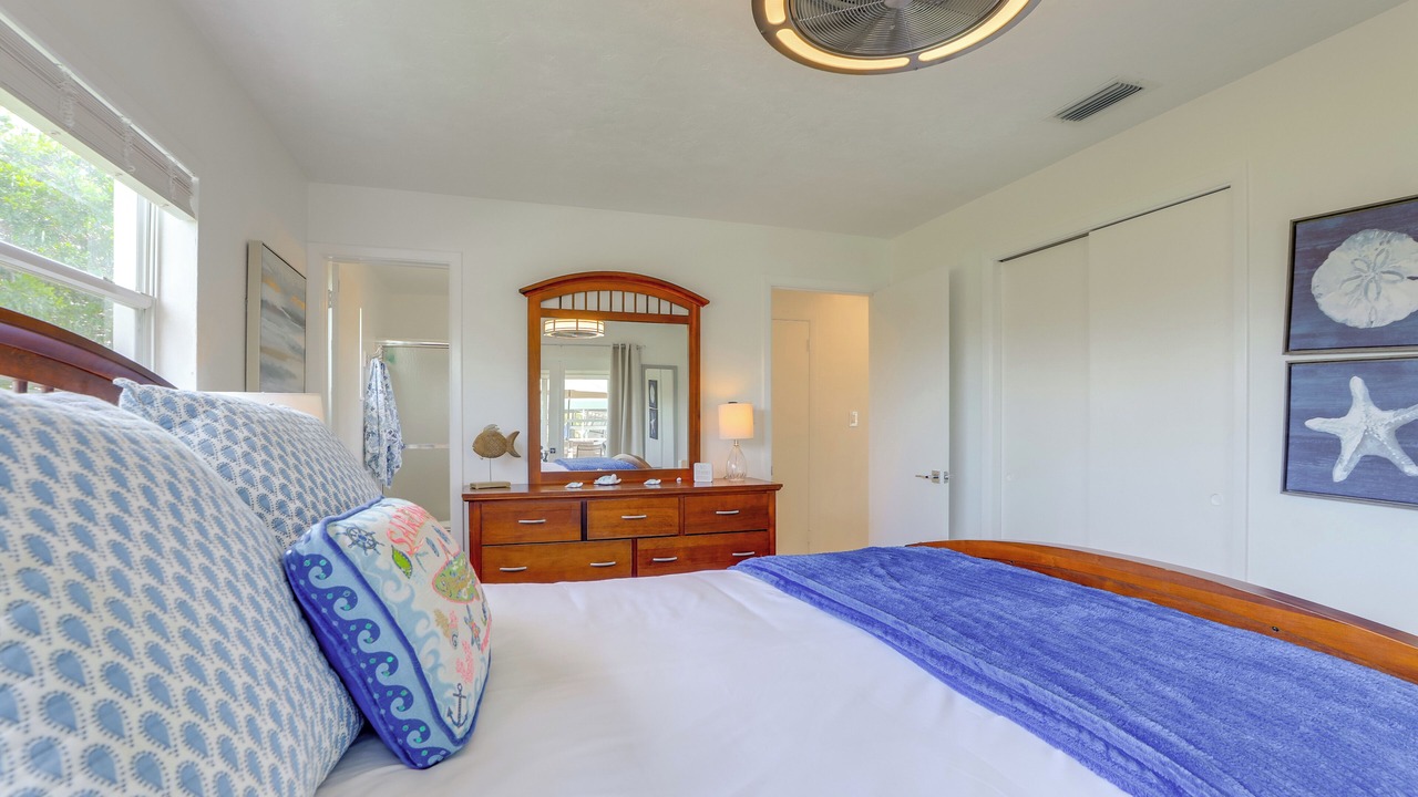 Photo of Bedroom in Bay Colony