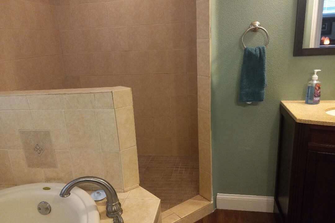 Photo of Bathroom in Bayshore Gardens