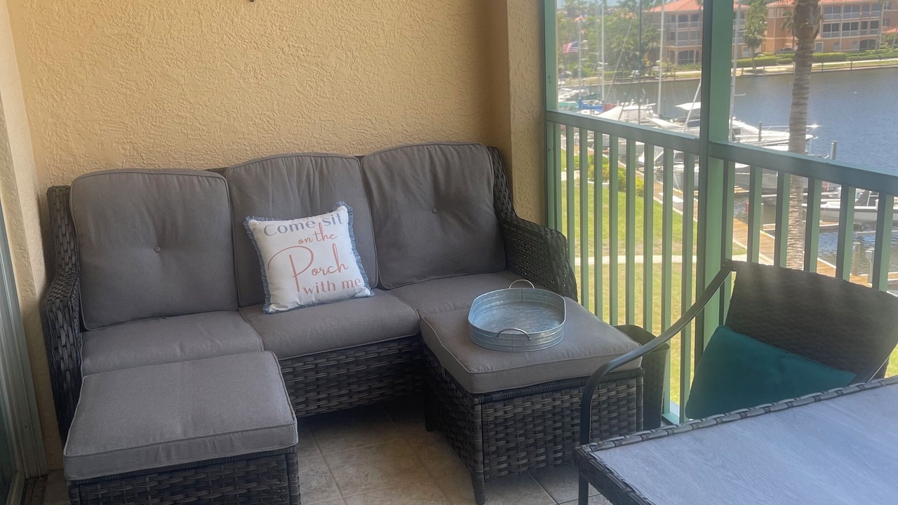 Photo of Livingroom in Burnt Store Marina