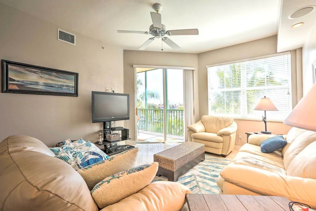 Photo of Livingroom in Burnt Store Marina