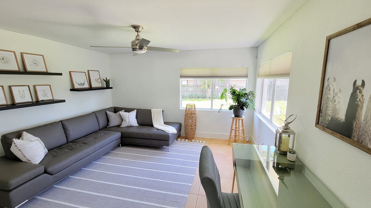 Photo of Livingroom in Golden Gate
