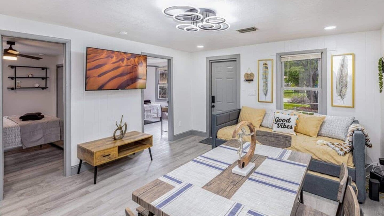 Photo of Bedroom in Azalea Park
