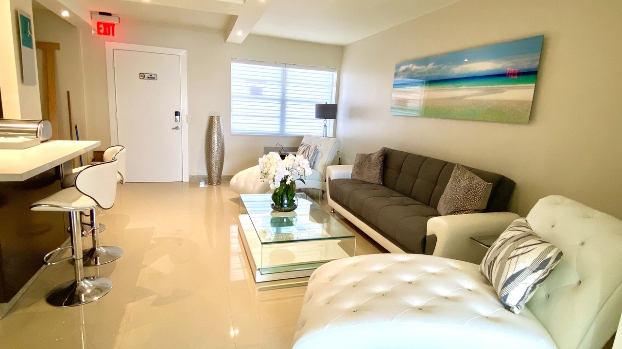 Photo of Livingroom in North Bay Village