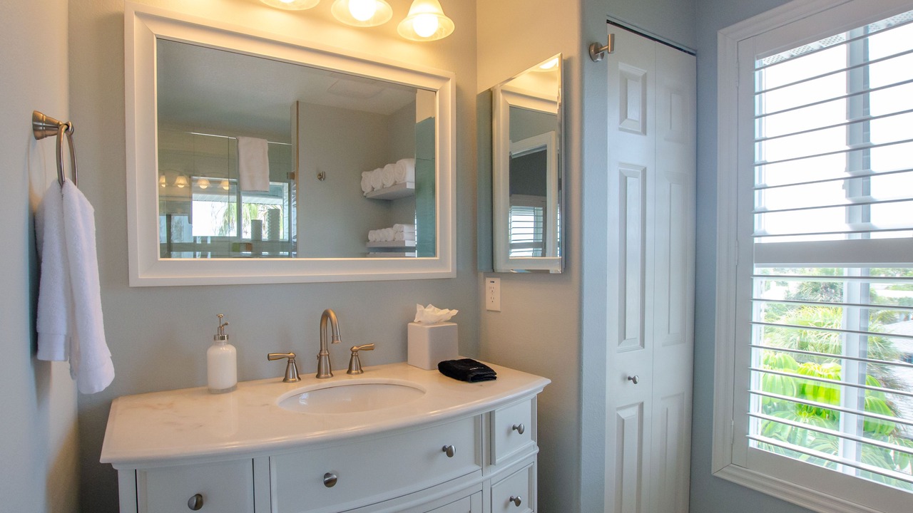 Photo of Bathroom in Treasure Island