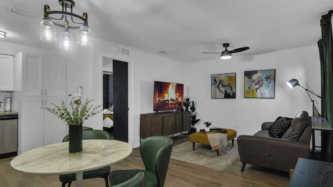 Photo of Livingroom in Oakford Park