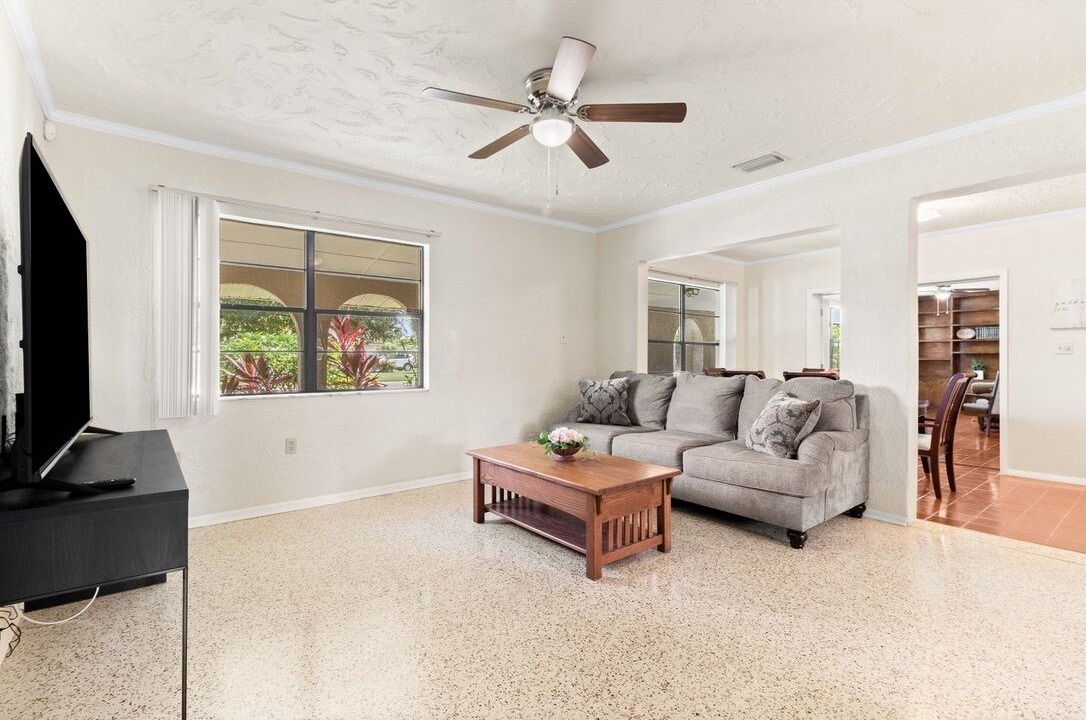Photo of Livingroom in Bayshore Gardens