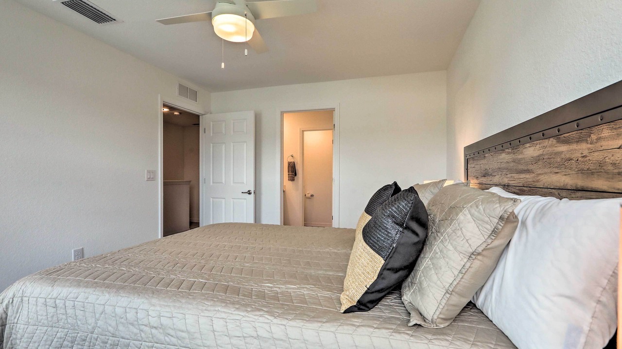 Photo of Bedroom in River Hall