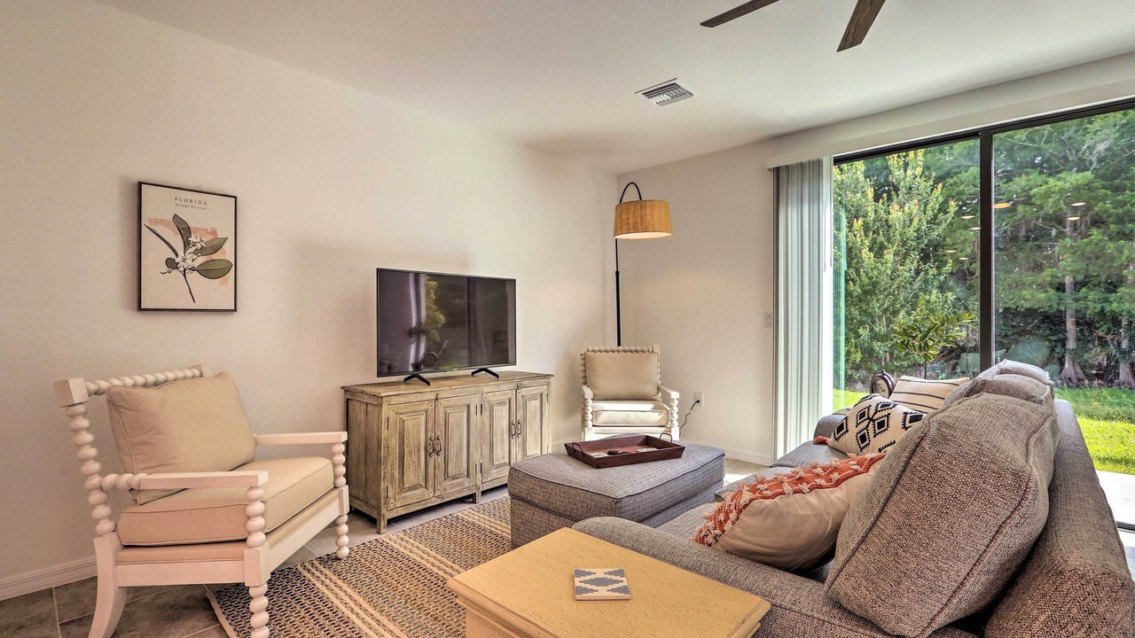 Photo of Livingroom in River Hall