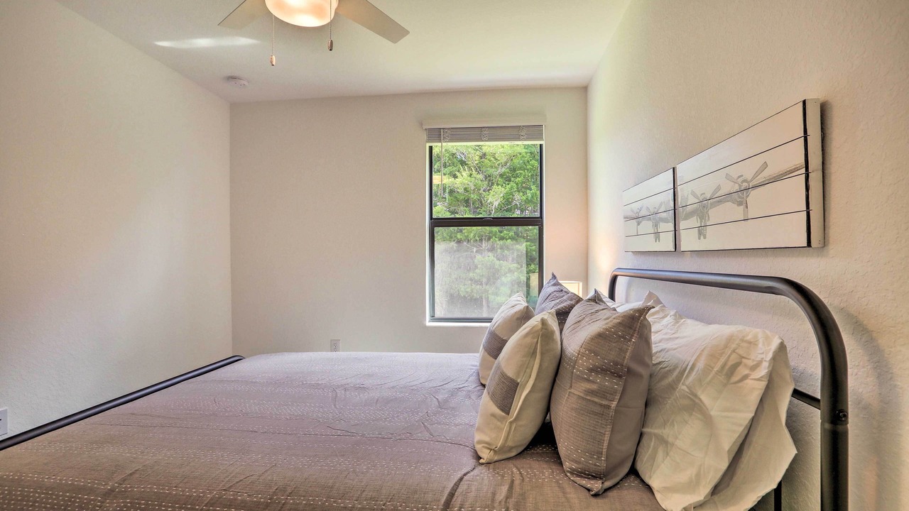 Photo of Bedroom in River Hall