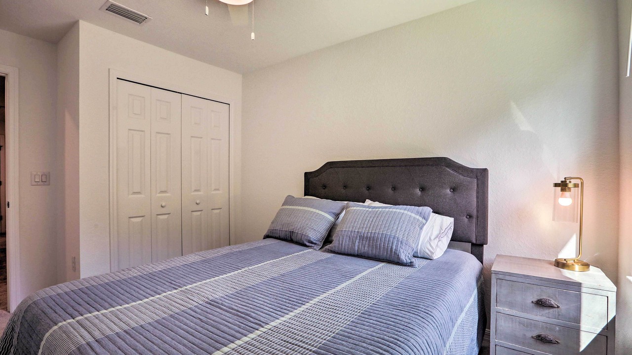 Photo of Bedroom in River Hall