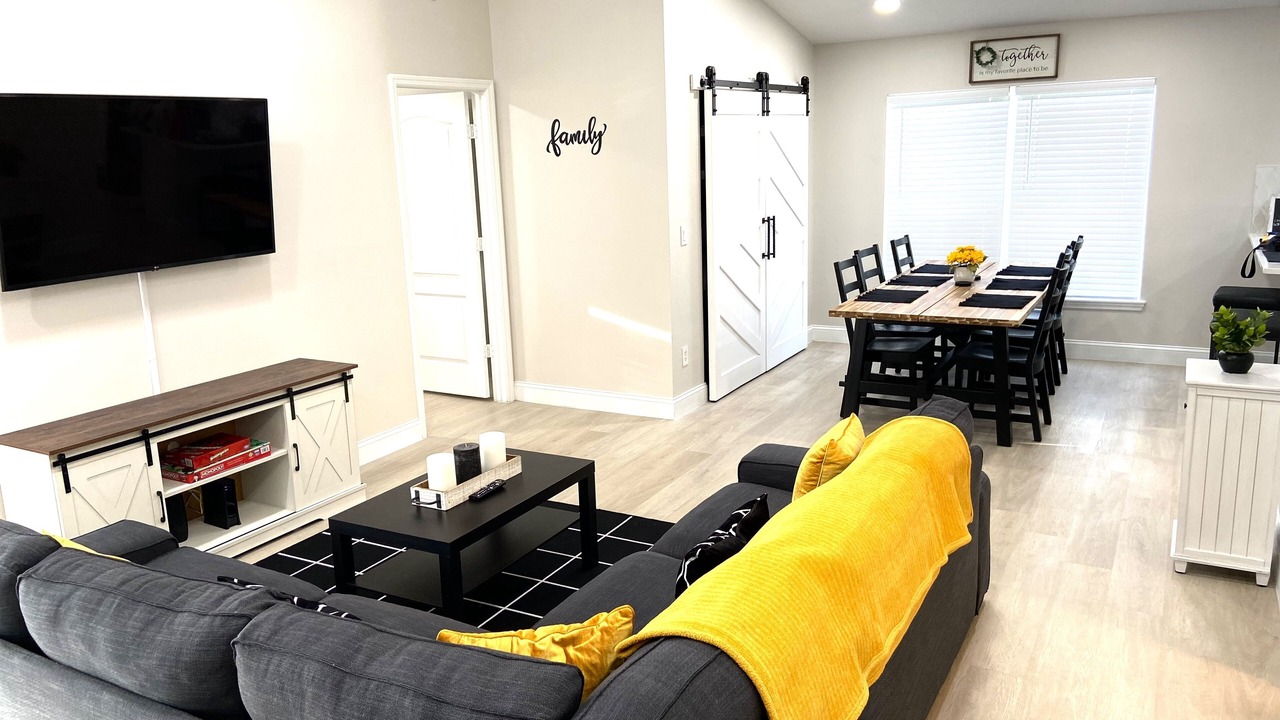 Photo of Livingroom in Sandy Ridge