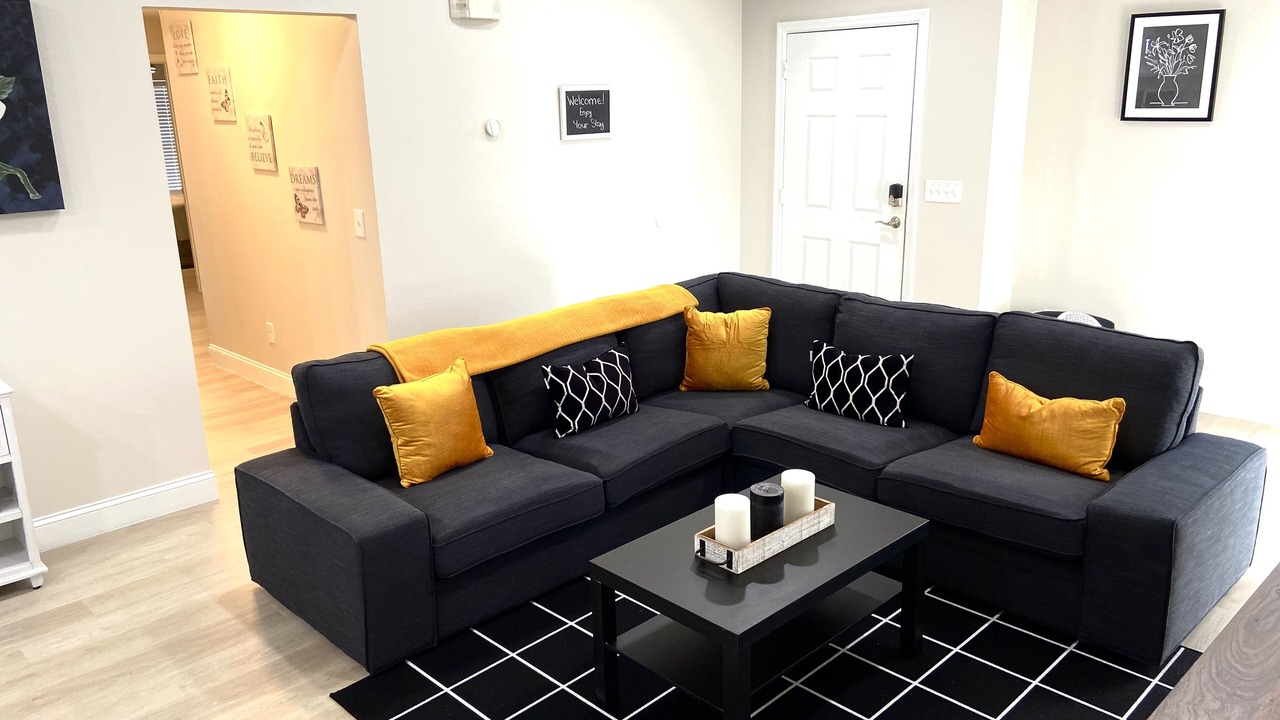 Photo of Livingroom in Sandy Ridge