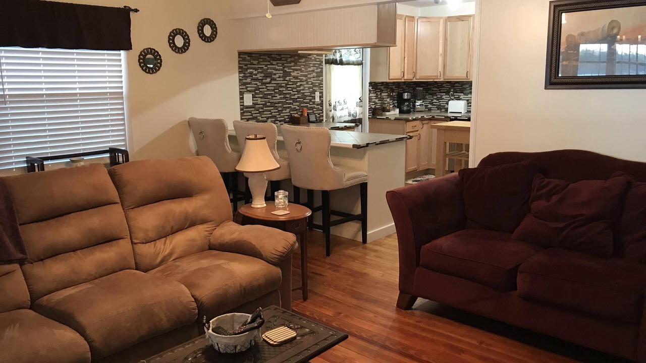Photo of Livingroom in Putnam Hall