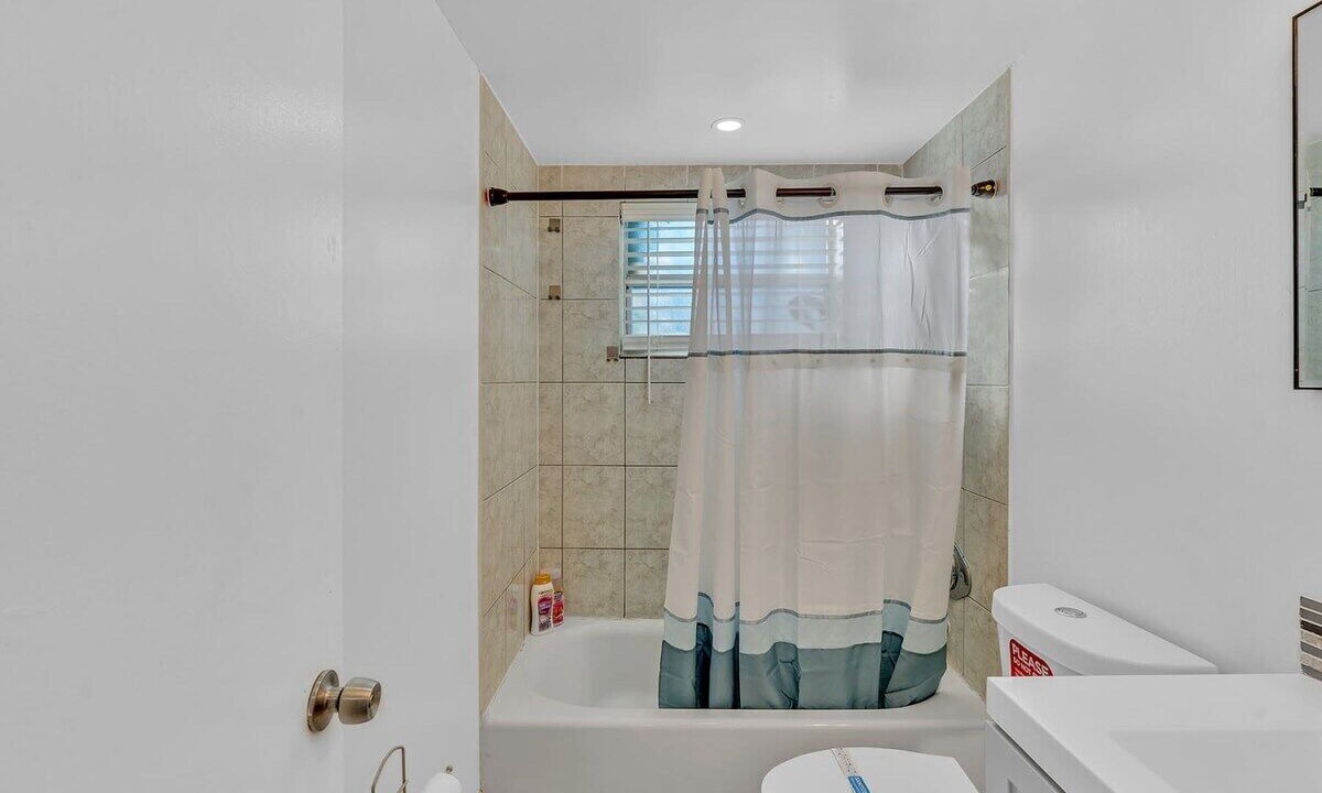Photo of Bathroom in Royal Poinciana