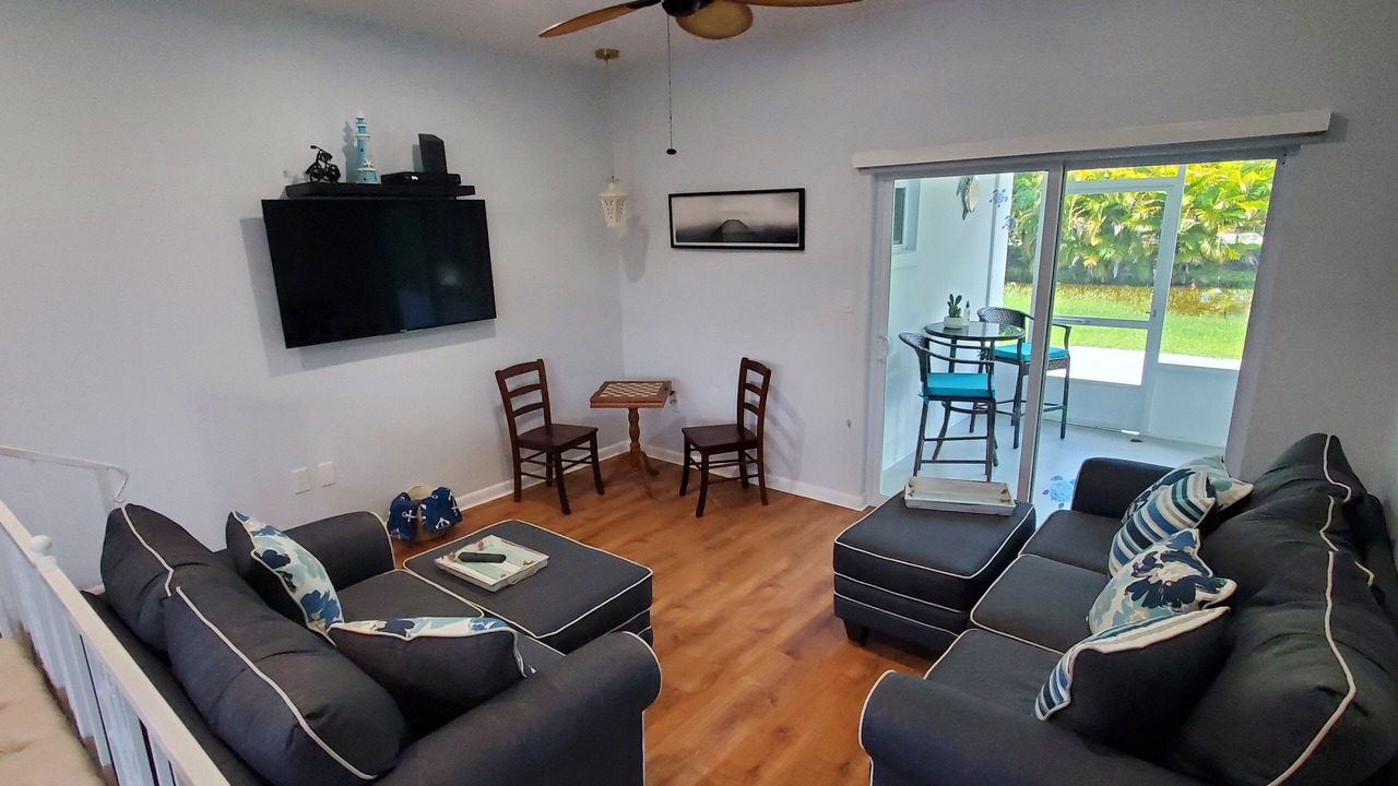 Photo of Livingroom in Cypress Lake