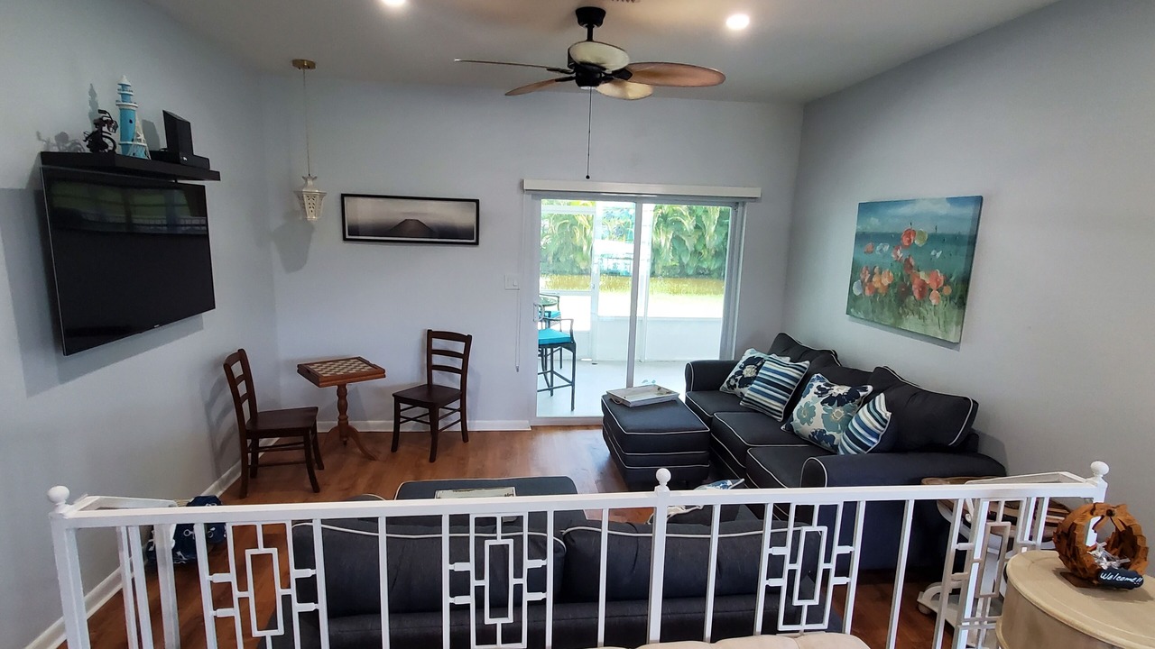 Photo of Livingroom in Cypress Lake