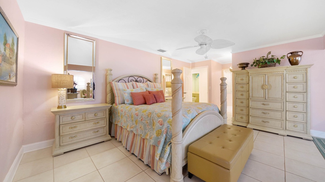 Photo of Bedroom in Edgewater