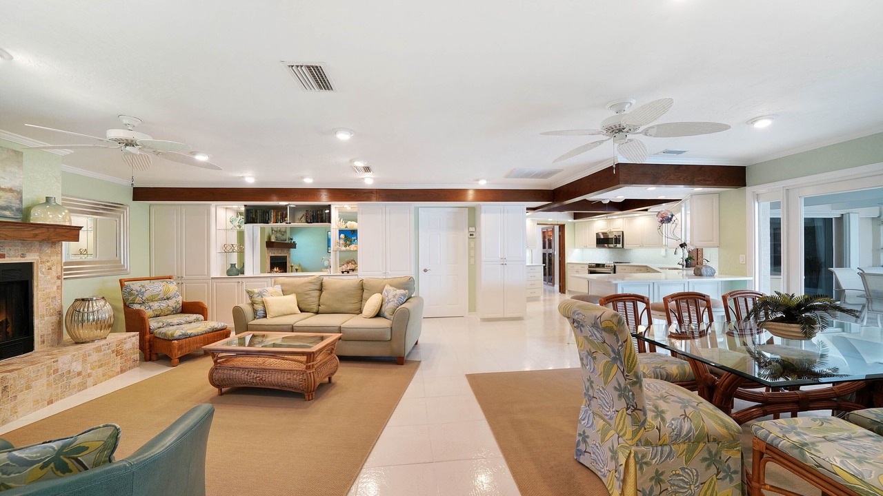 Photo of Livingroom in Edgewater