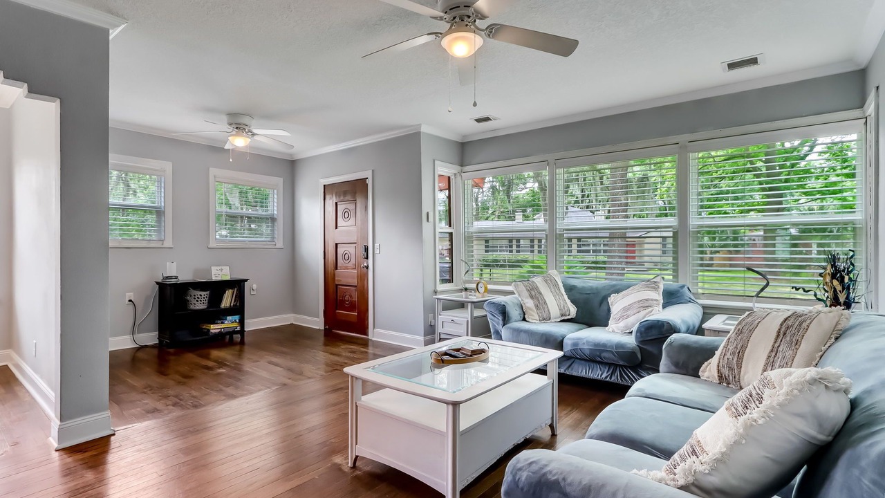 Photo of Livingroom in Murray Hill