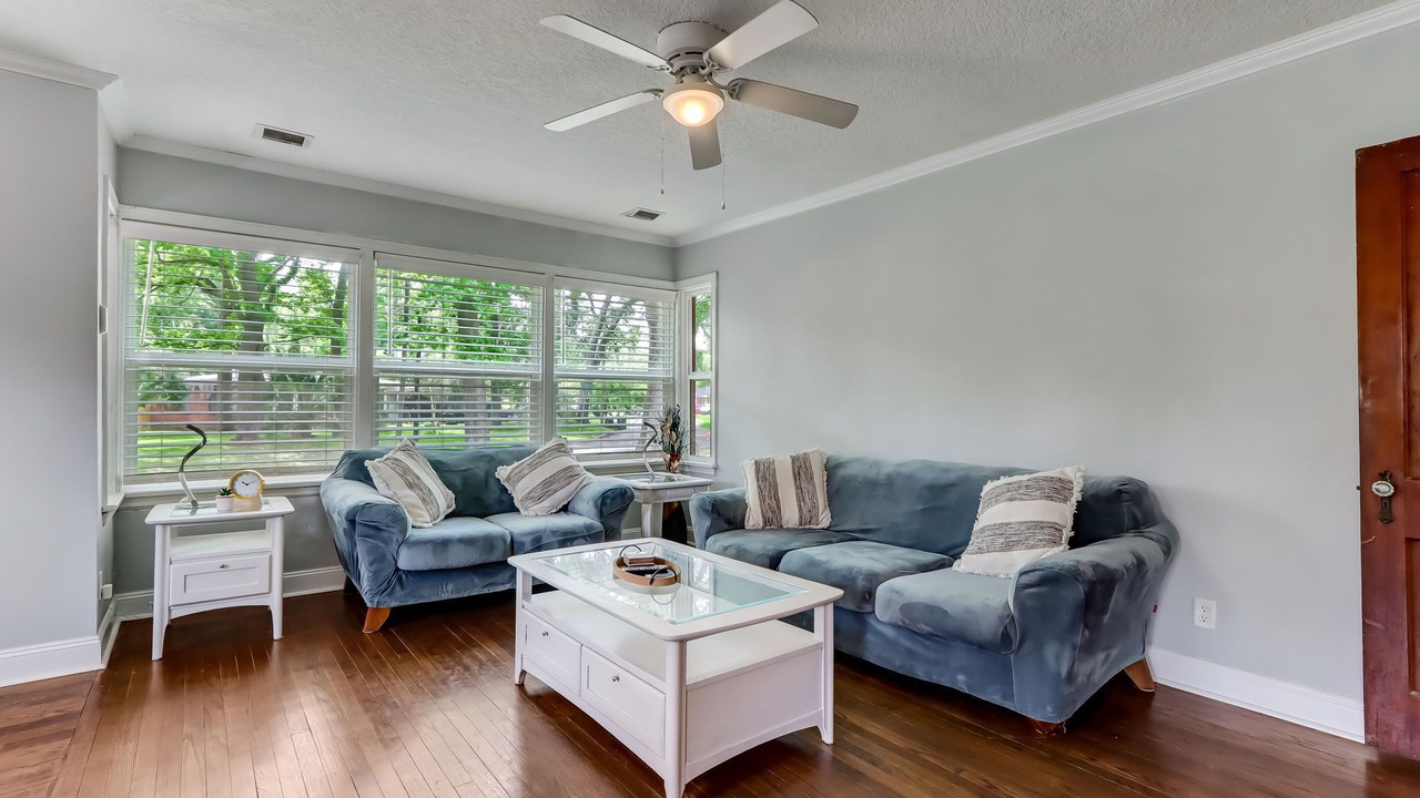 Photo of Livingroom in Murray Hill