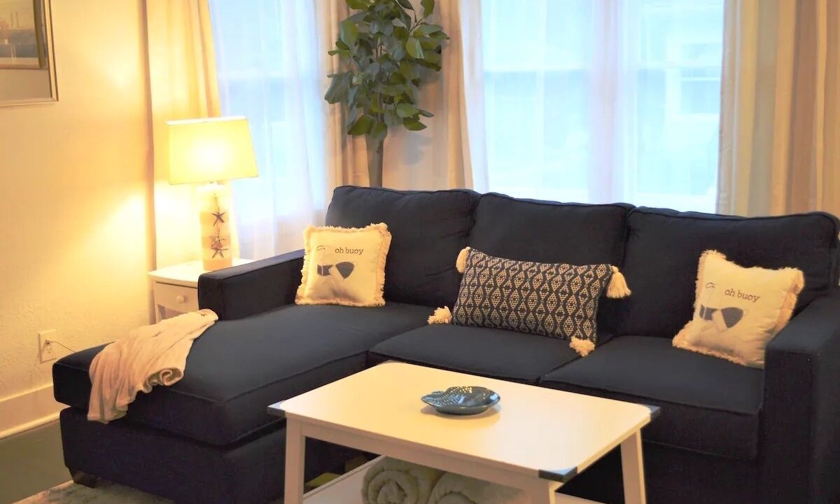 Photo of Livingroom in Historic Uptown