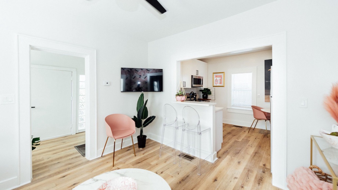 Photo of Livingroom in Historic Uptown