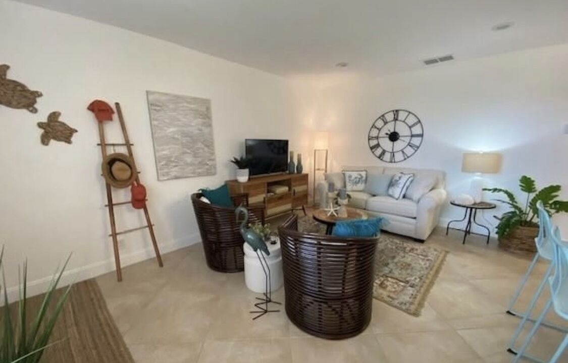 Photo of Livingroom in Hollywood South Central Beach