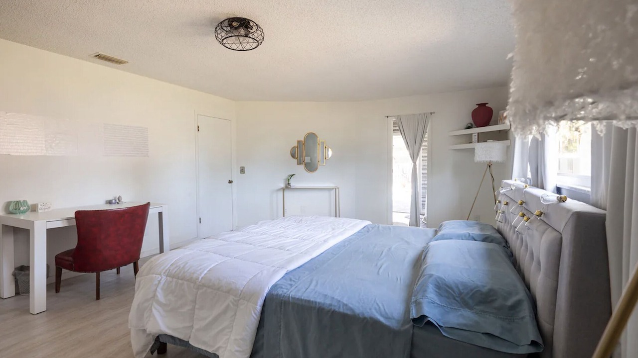 Photo of Bedroom in Lakewood Park