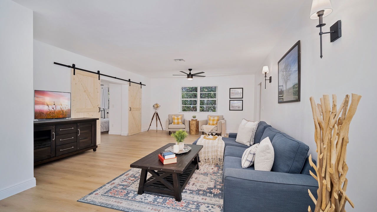 Photo of Livingroom in North Bay Village