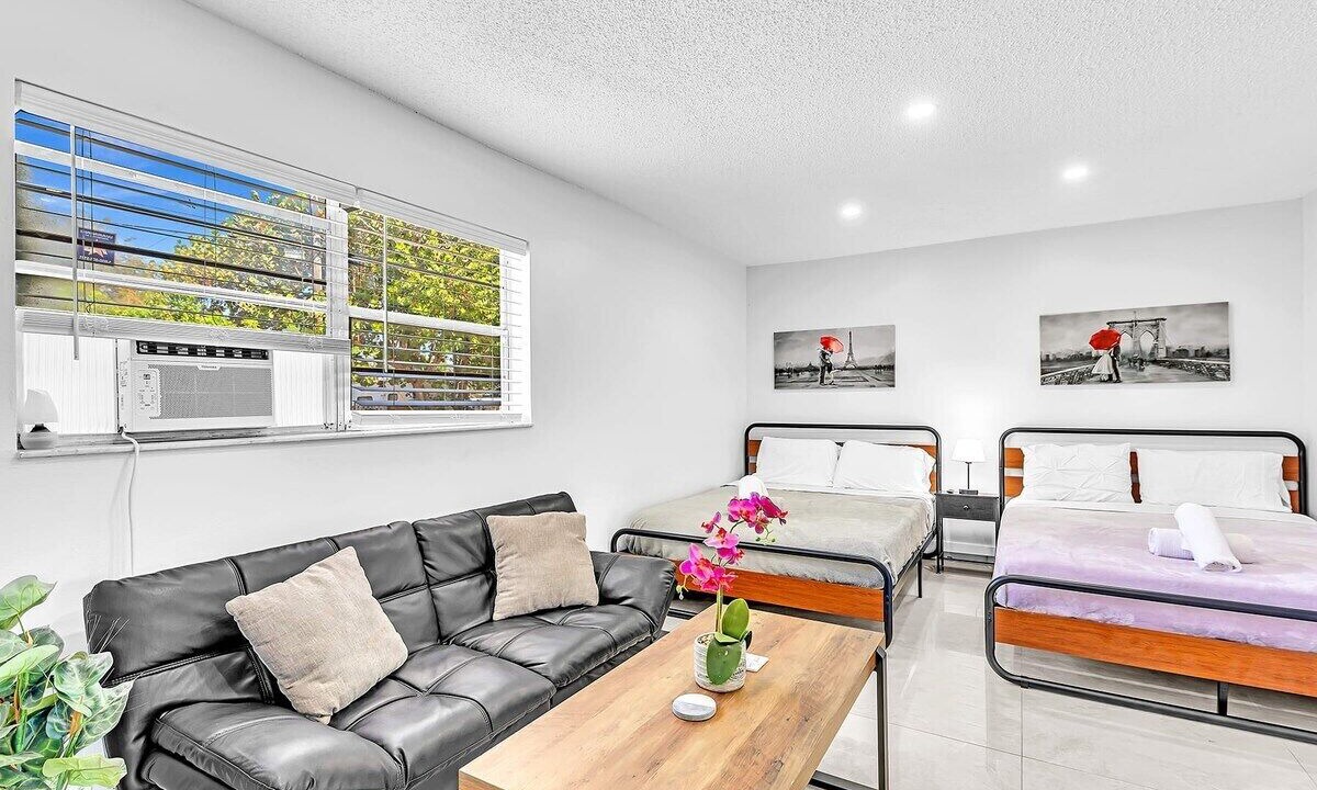 Photo of Bedroom in Royal Poinciana