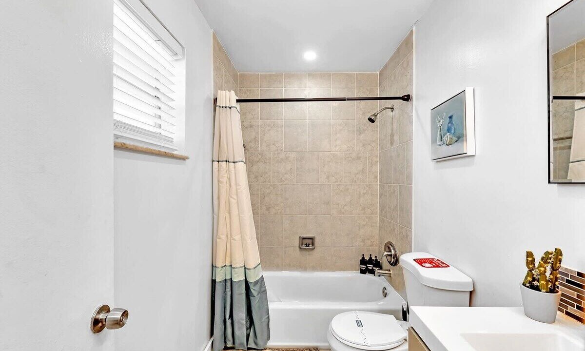 Photo of Bathroom in Royal Poinciana