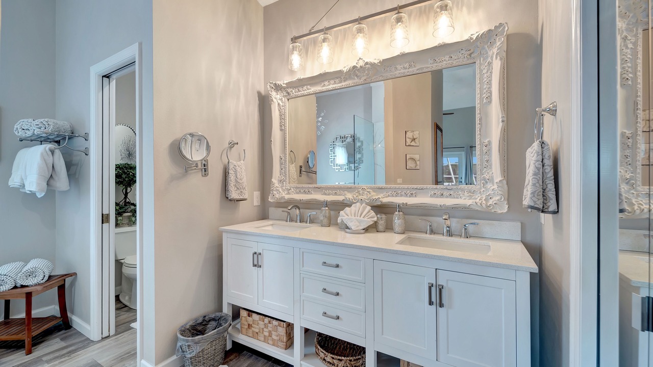 Photo of Bathroom in Bayshore Gardens