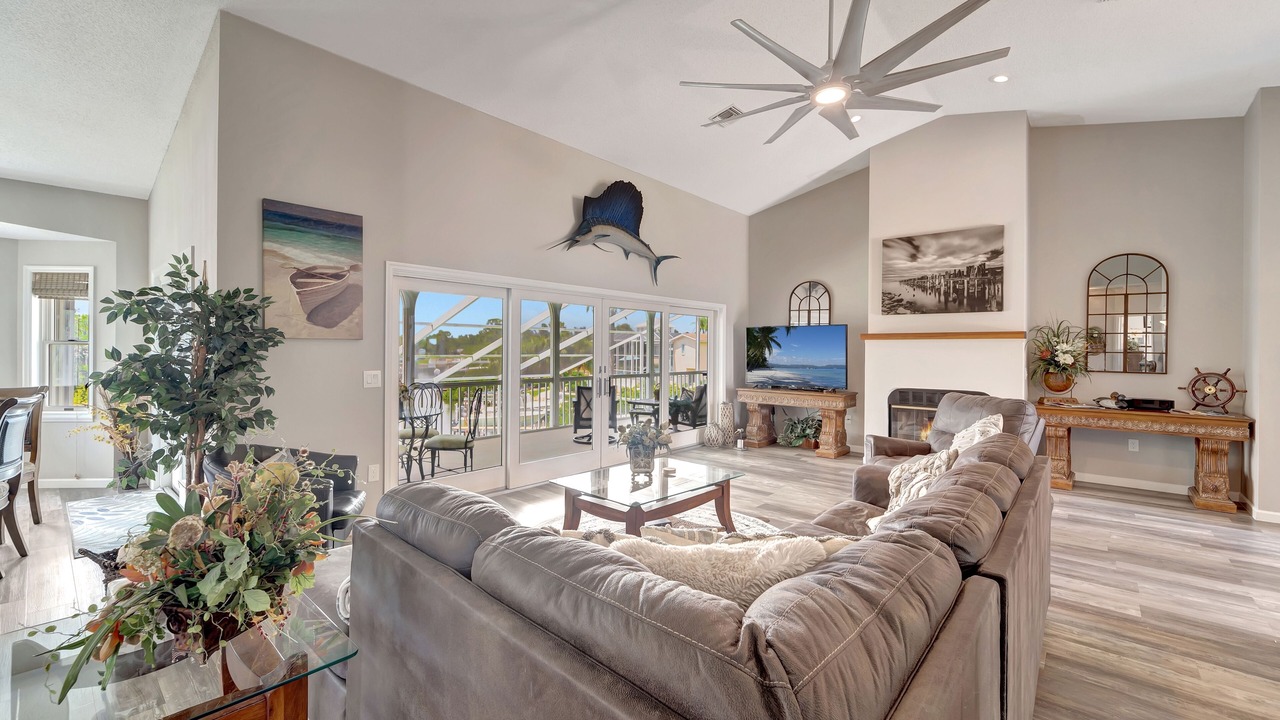 Photo of Livingroom in Bayshore Gardens