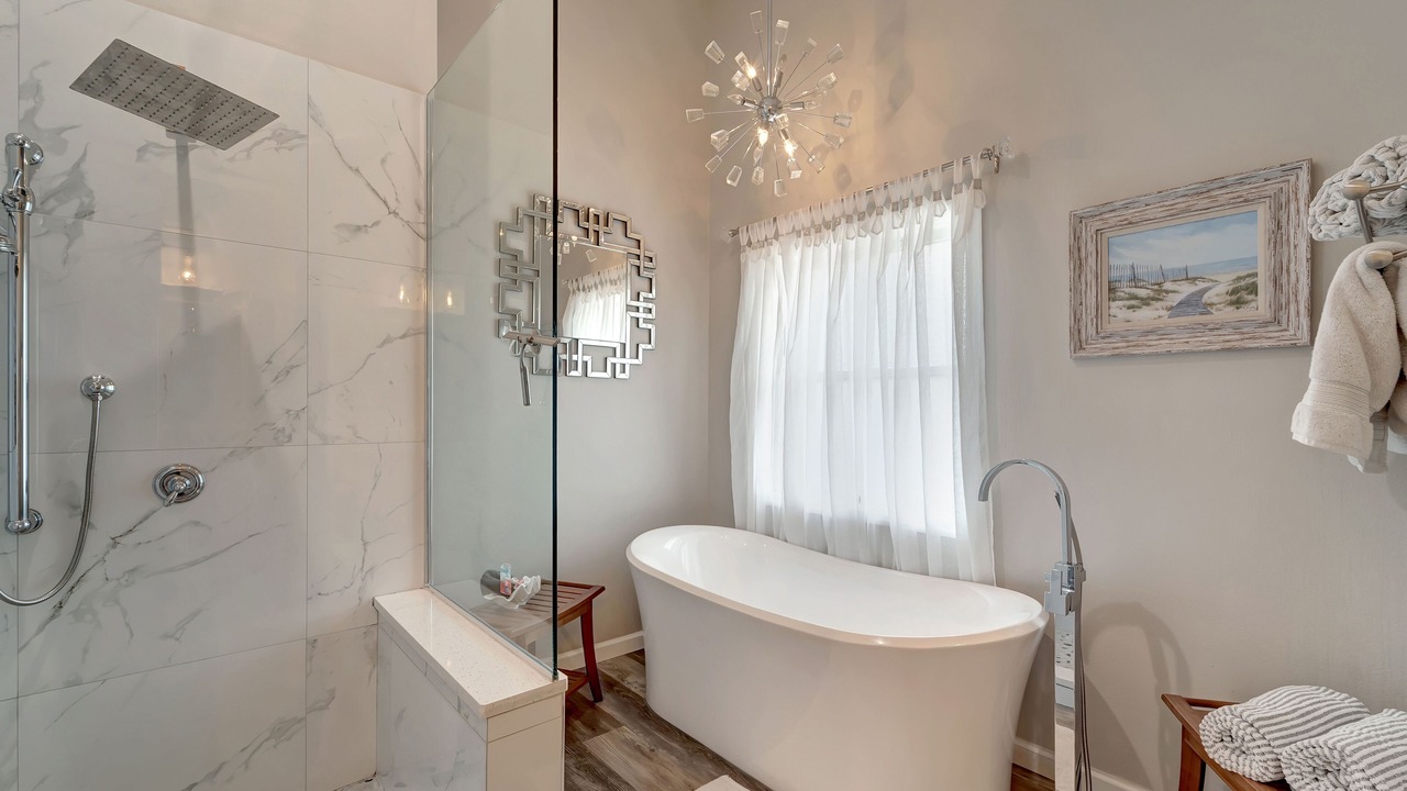 Photo of Bathroom in Bayshore Gardens