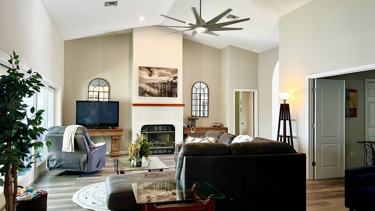 Photo of Livingroom in Bayshore Gardens