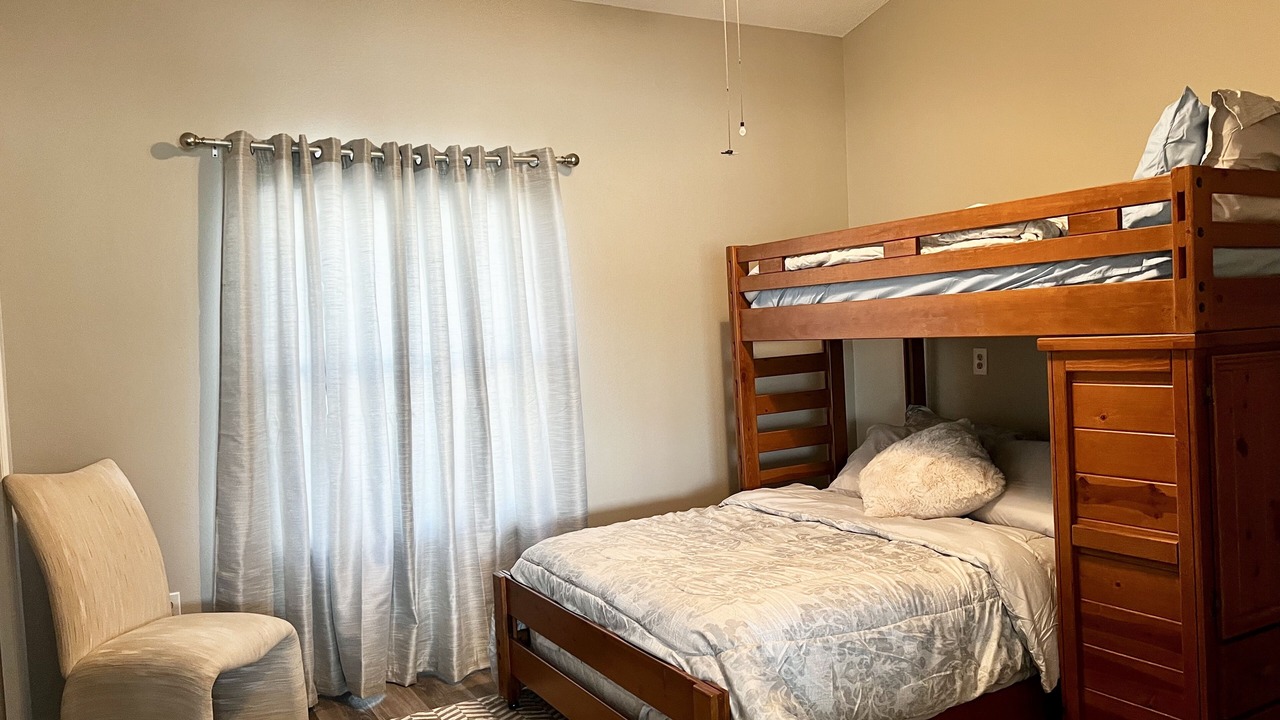 Photo of Bedroom in Bayshore Gardens